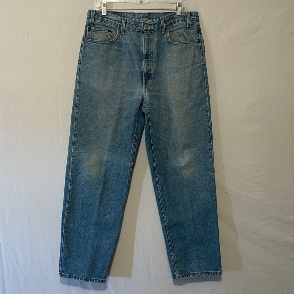 Vintage Levi’s Relaxed Straight Leg Medium Wash Blue Jeans